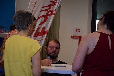 Feierabenddiskurs_20260624 / Viviane Schütz Bilder vom Feierabenddiskurs im Foyer des Albert-Schweitzer-Haus